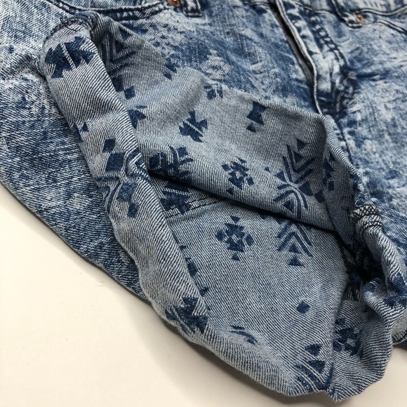 MOSSIMO Boho Mom Jeans Style Soft 80s Acid Wash Arrow High Rise Cuff Jean Shorts - Picture 6 of 12